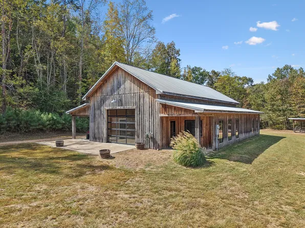 3600 Dee Oguin Rd, Pleasantville, TN 37033