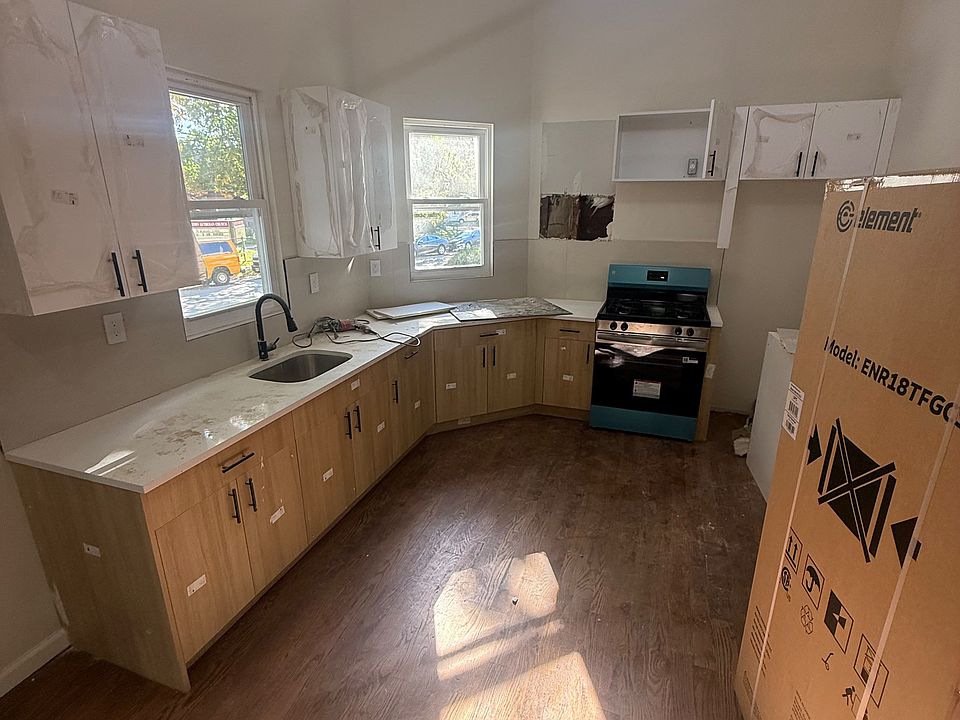 1st image of 169 Lexington Ave #1L