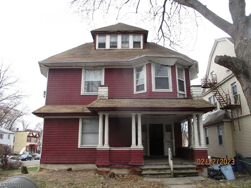 1st image of 275 N Walnut St