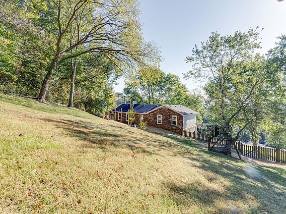 4th image of 185 Honeysuckle Dr