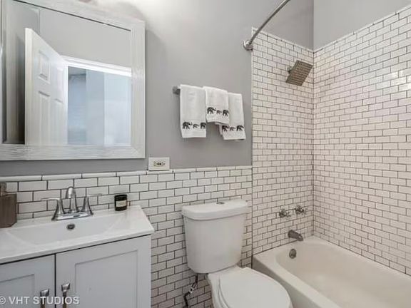 5th image of 3550 S King Dr Unit 3