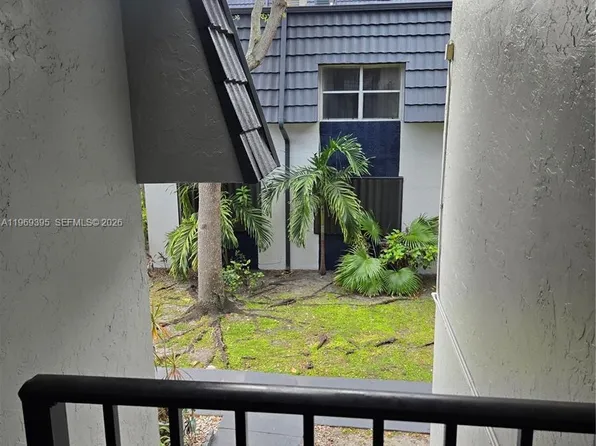 8007 W 6th Ave APT M, Hialeah, FL 33014