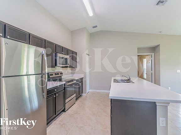 4th image of 4402 SW Daemon St