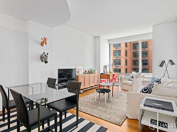 3rd image of 311 West Broadway