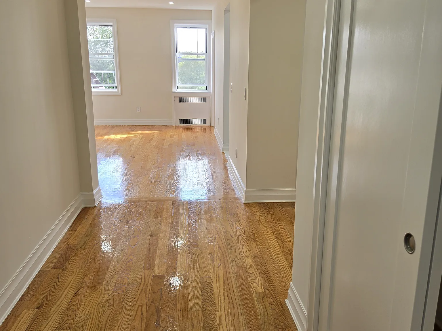 2 bed, 950 sqft, $2,575 — Photo 3