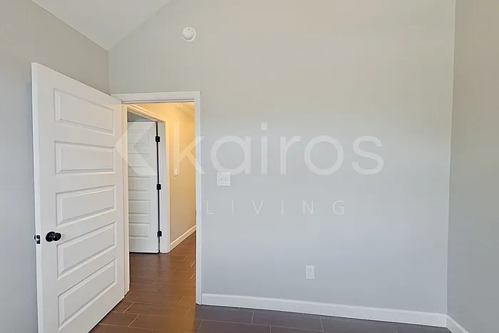 901 Division St — Photo 11