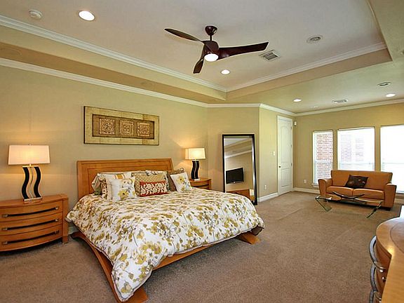 NOTICE ABOVE THE BED-SURROUND SOUND/EXTRA LIGHTING AND THE LINES OF THE WALLS GIVE AN ARTISTIC FLAIR TO THE ROOM