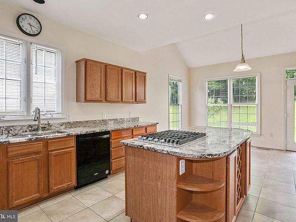 3rd image of 8927 Falls Farm Dr