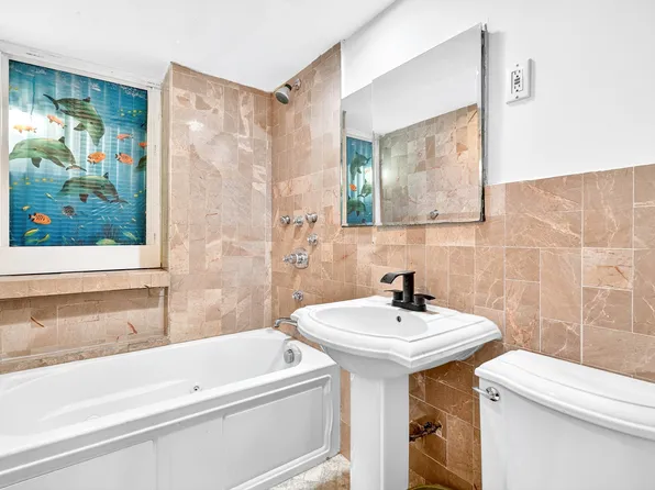 6015 Independence Avenue image 39 of 85