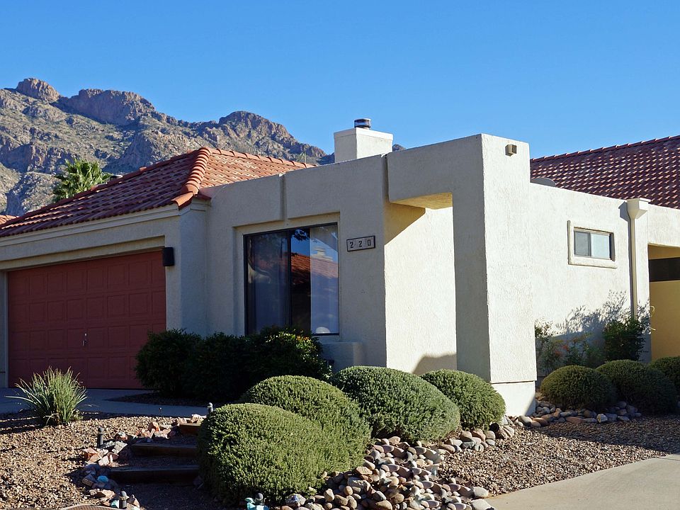 1st image of 220 E Suntree St