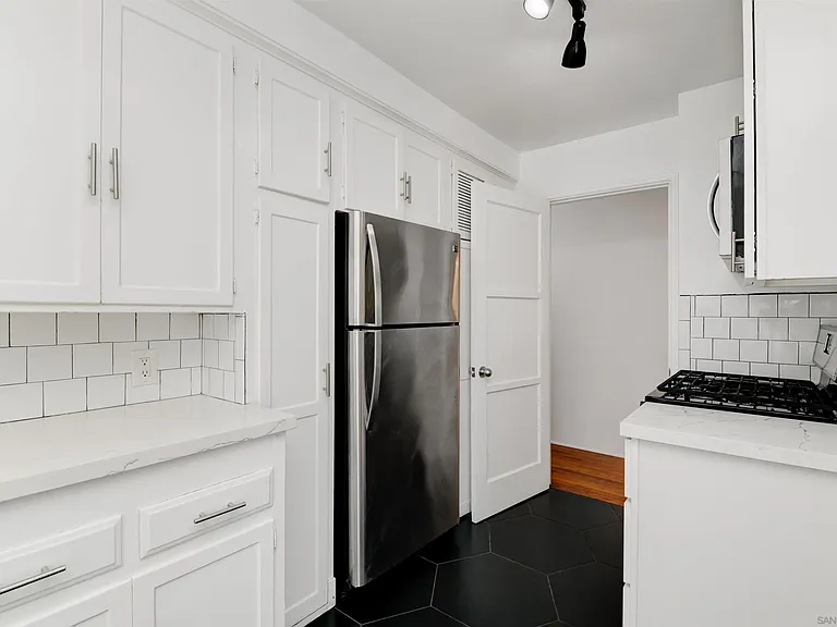 4774 College Ave — Photo 12