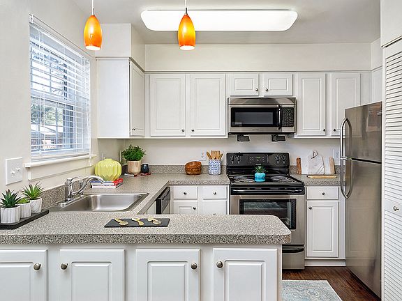 Brentwood Model Kitchen