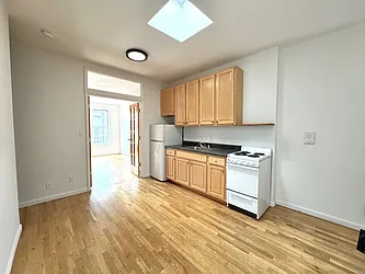 Rented by KNOCKKNOCK LLC