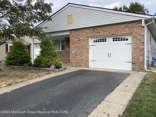 28 Wedgeport Drive, Toms River, NJ 08757