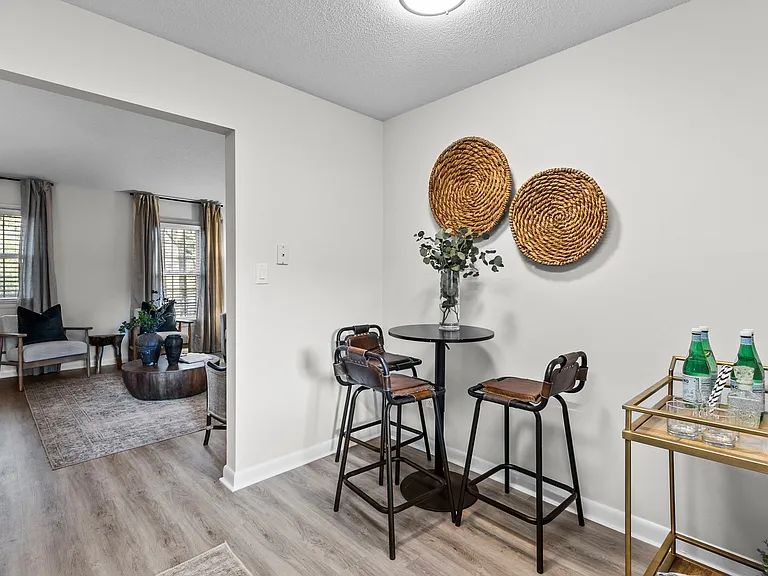 West Oak Apartments — Photo 9