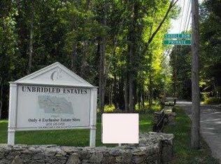 4 Saddle Rowe Ln, Glocester, RI 02857