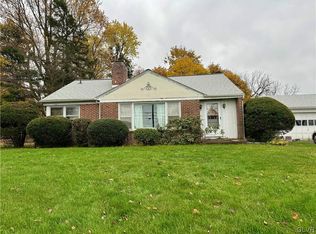 240 Hilltop Rd, Coopersburg, PA 18036