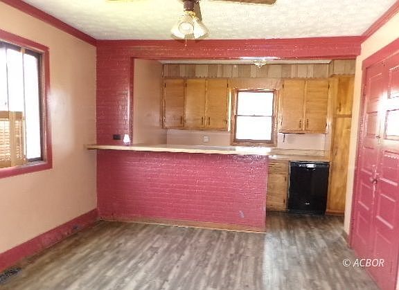 4th image of 439 Swigart St