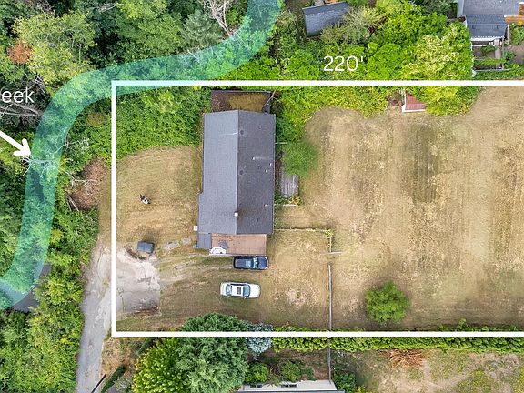 3rd image of 1311 SE Stuart Ln