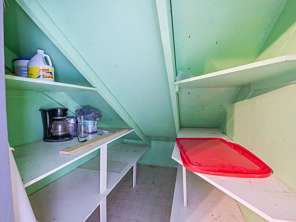 5th image of 202 Irene St