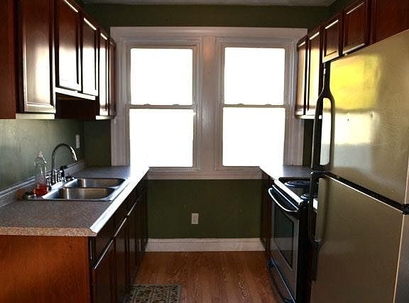 4th image of 20 Carovilli St #2