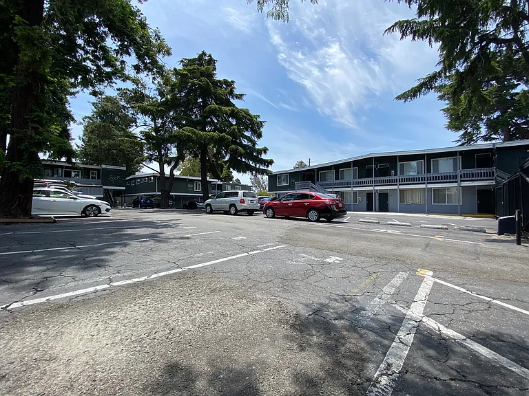 Tahoe Terrace Apartments — Photo 15