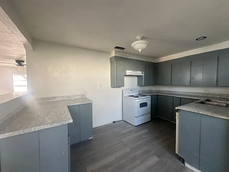 842 S La Salle Dr — Photo 8