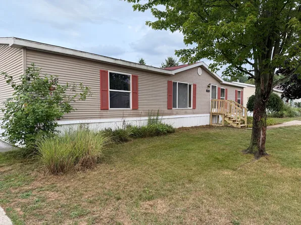 4242 Doral Dr, Muskegon, MI 49442