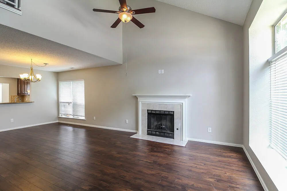 3 bed, 2.5 bath, 1738 sqft, $2,345 — Photo 2