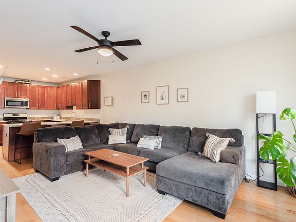 4th image of 321 W Schiller St #1