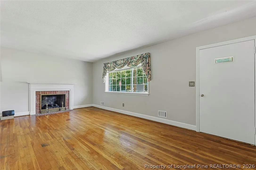 3 bed, 1.0 bath, 1356 sqft, $1,500 — Photo 4