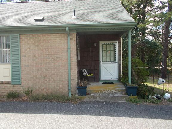 3rd image of 10C Maplewood Dr #52