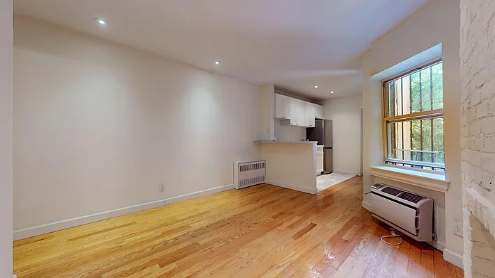 Rented by Bond New York | media 19