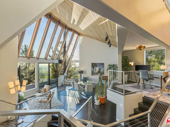 5682 Spreading Oak Dr, Los Angeles, CA 90068