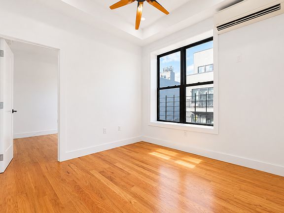 4th image of 279 Kosciuszko St #401