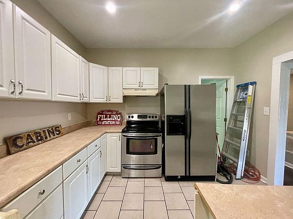 4th image of 1034 Queen Ann St