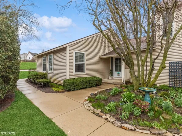 932 Chase Ct, Gurnee, IL 60031