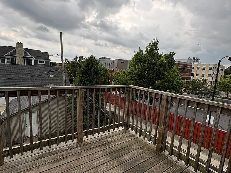 6717 N Oxford Ave #2 — Photo 10