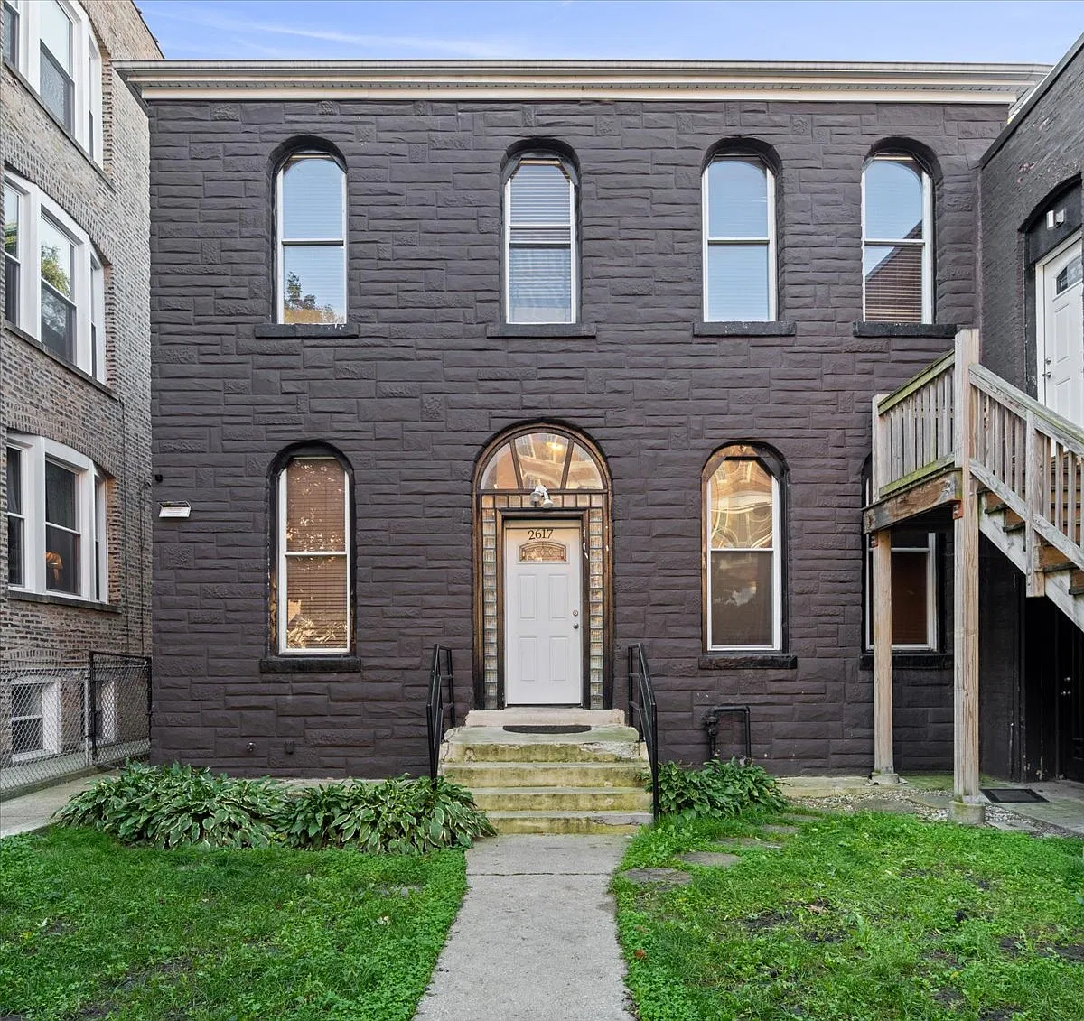 2 bed, 800 sqft, $2,500 — Photo 1