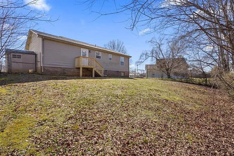 3 bed, 1.5 bath, 1198 sqft, $1,480 — Photo 2