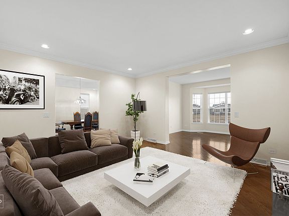3rd image of 49 Rocking Horse Ln