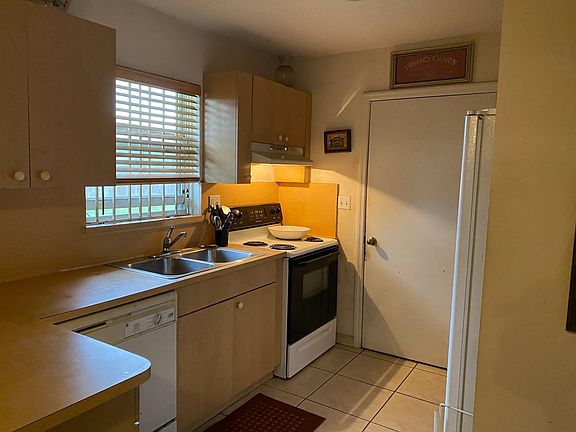 4th image of 16321 NW 37th Place