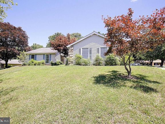 3rd image of 848 Deerwood Ct