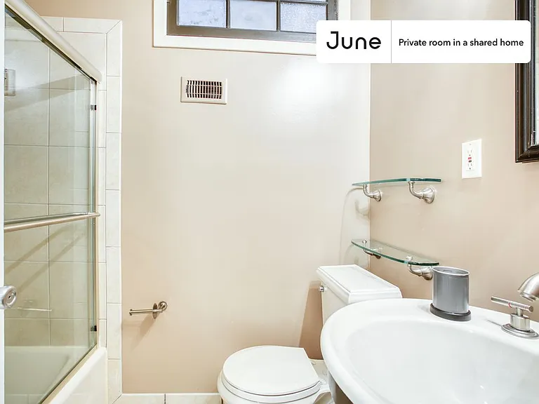 1843 Burke St SE #C — Photo 7
