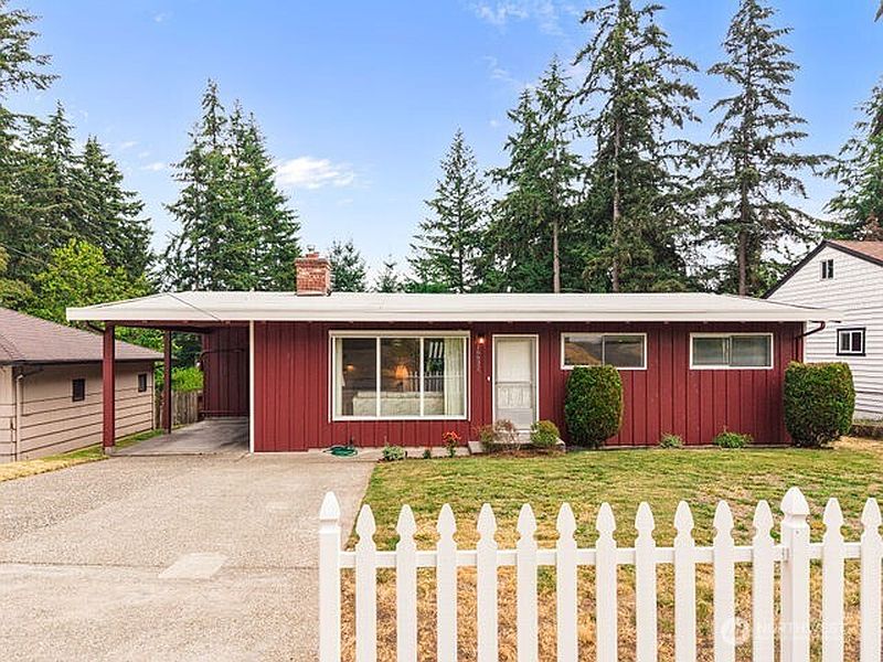 3rd image of 16632 15th Avenue SW