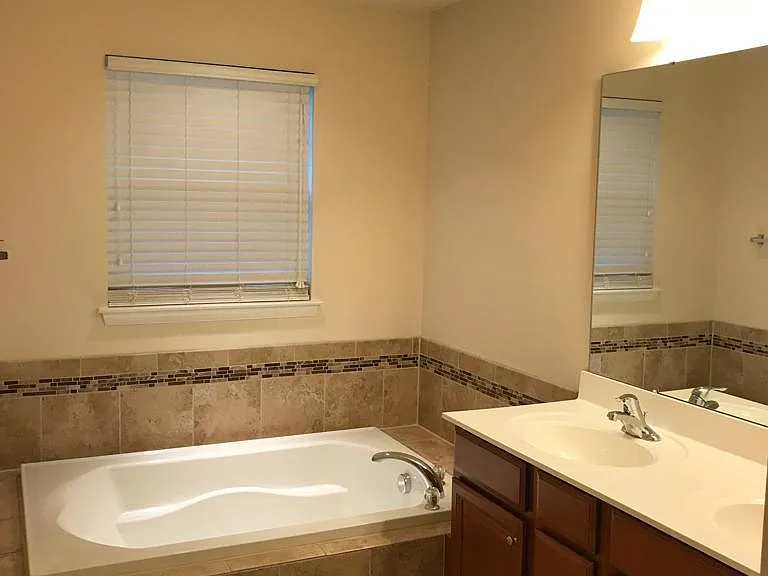 10411 Benfield Rd — Photo 19