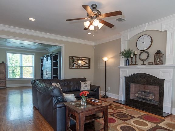4th image of 629 Teal Dr