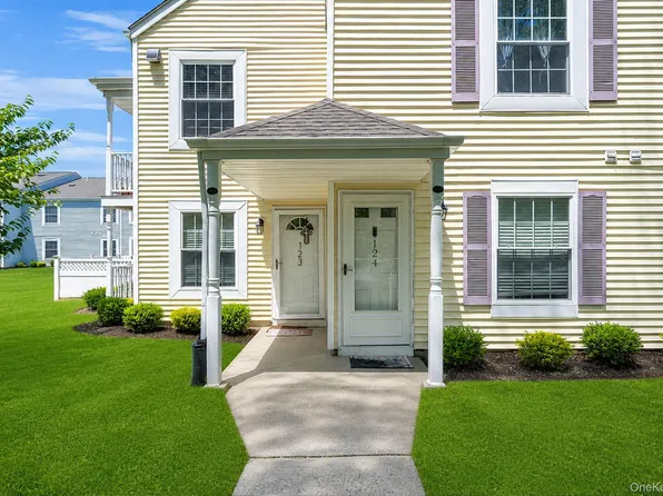 124 Fairview Circle, Middle Island, NY 11953