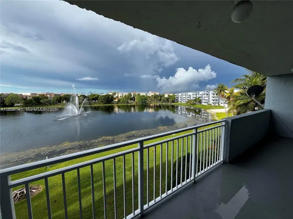 9357 Fontainebleau Blvd, Miami, FL