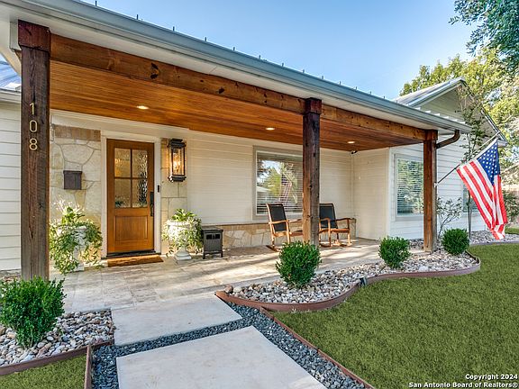 3rd image of 108 WELLESLEY BLVD